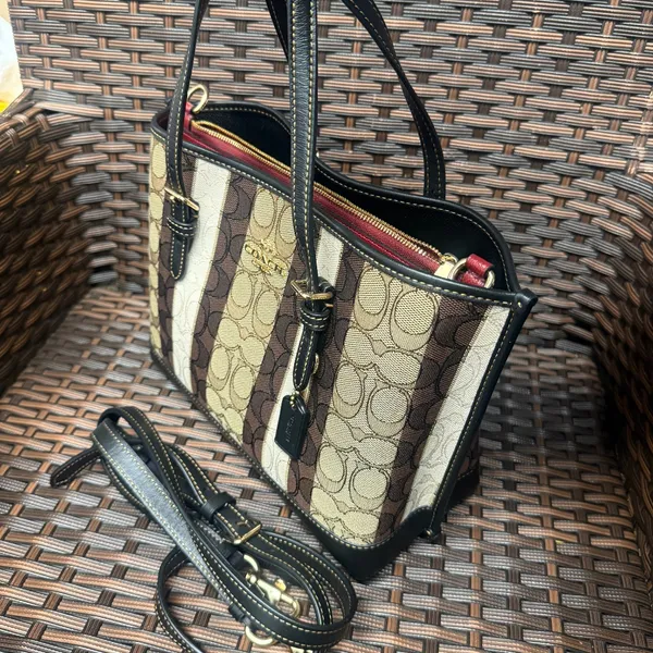 Coach Mollie Tote 25 In Signature c4086 - Image 3
