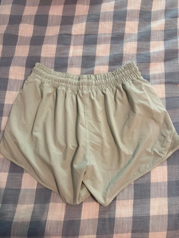 Light Green Lululemon Shorts Size 6 - Image 6
