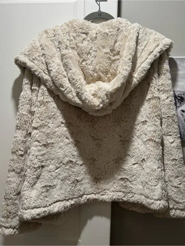 True grit faux fur coat - Image 3