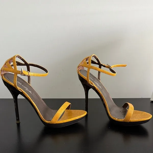 Yellow‎ Strappy Heels Sz 6 Yellow - Image 3