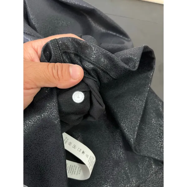 Lululemon Wunder Under Crop High-Rise Luminosity Foil Print‎ Black Black Size 4 - Image 2