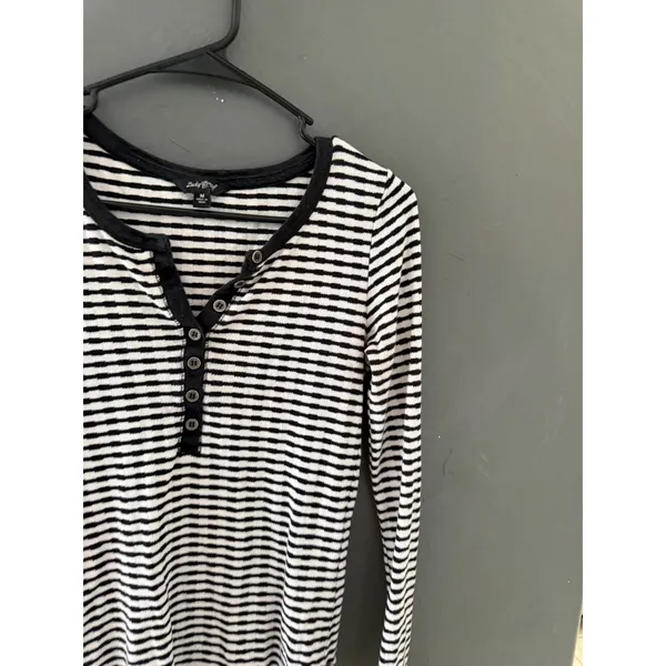 Lucky Brand Womens Black White Striped Ribbed Long Sleeve Henley Top Medium - Image 2