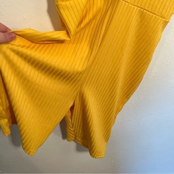 PrettyLittleThing Women's Size 8 Ribbed Tank Top Unitard‎ Yellow V-Neck V-Back - Image 8