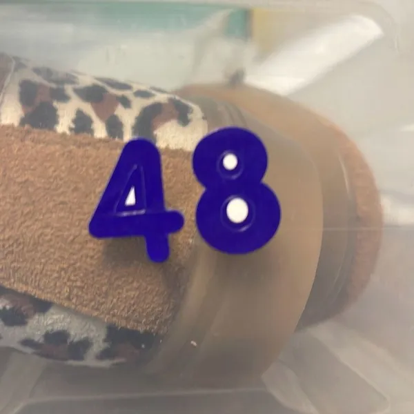 NWT Andre’ size 7 made in Italy suede animal print sneakers. - Image 8