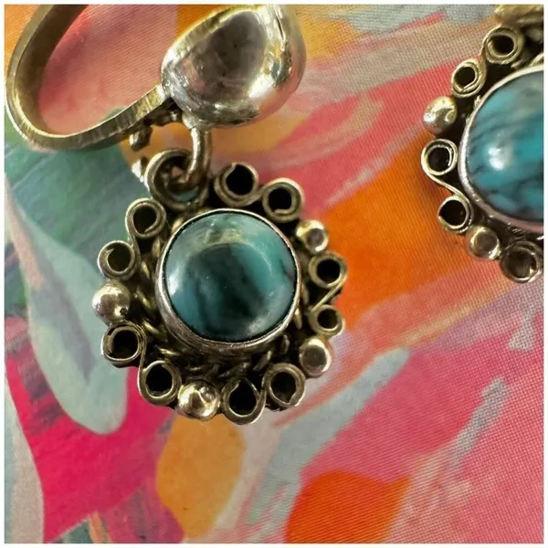 Joy Mexico sterling silver vintage turquoise screw back earrings - Image 4