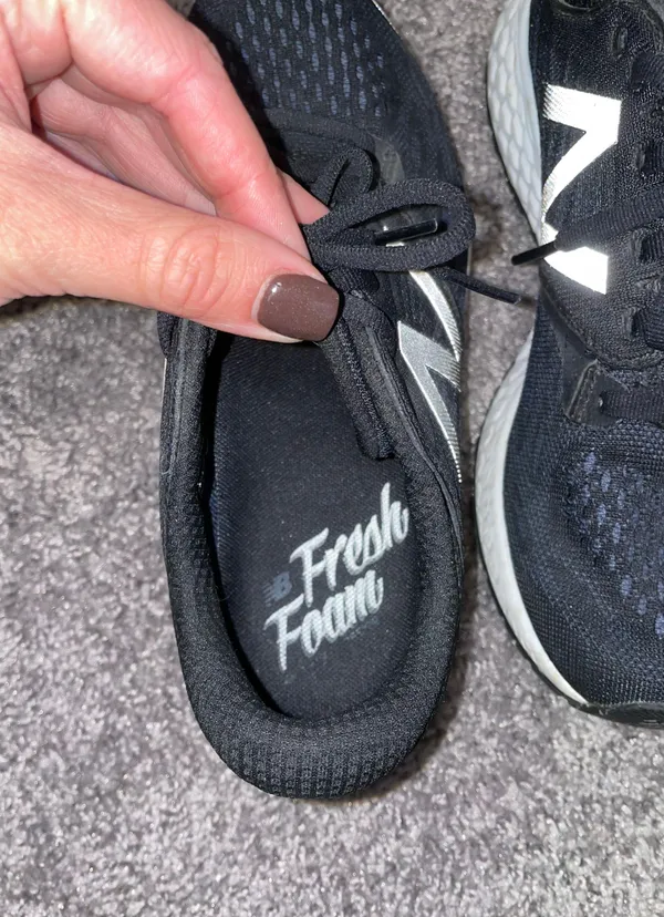 New Balance Tennis Shoes - Image 3
