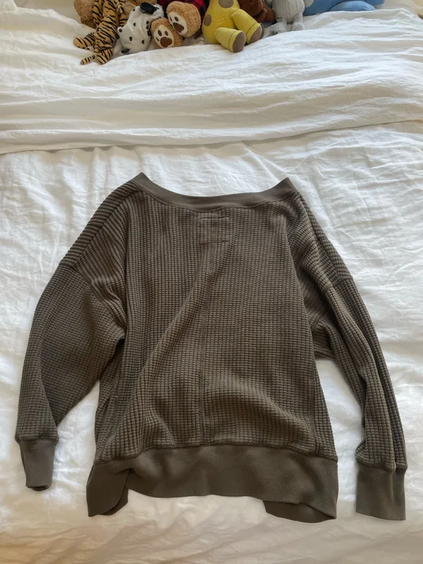 American Eagle Waffle Knit V-Neck Oversized Sweater - Image 2