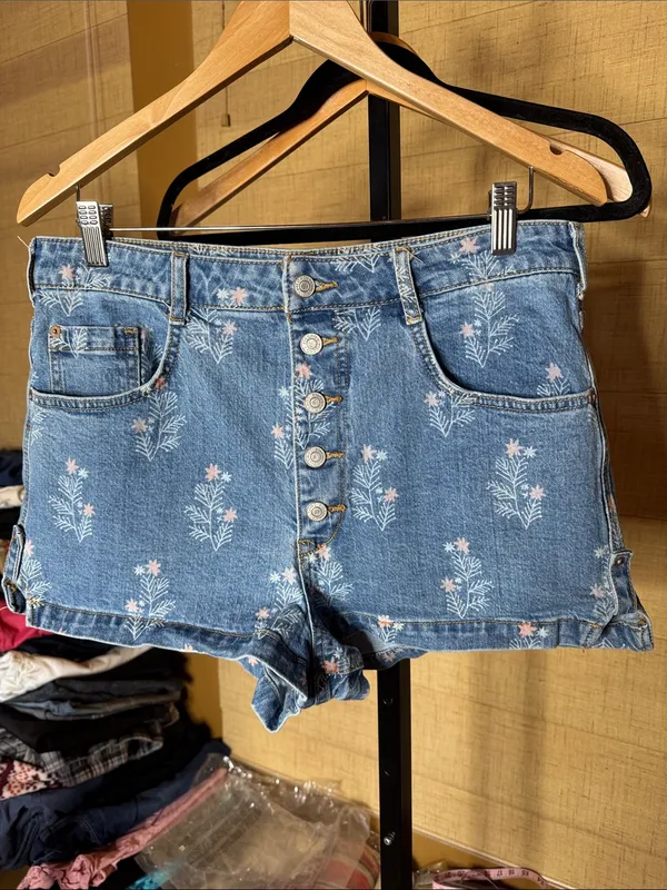 Anthropologie Pilcro Floral Print Button Fly Denim Shorts Size 32 High Rise - Image 6
