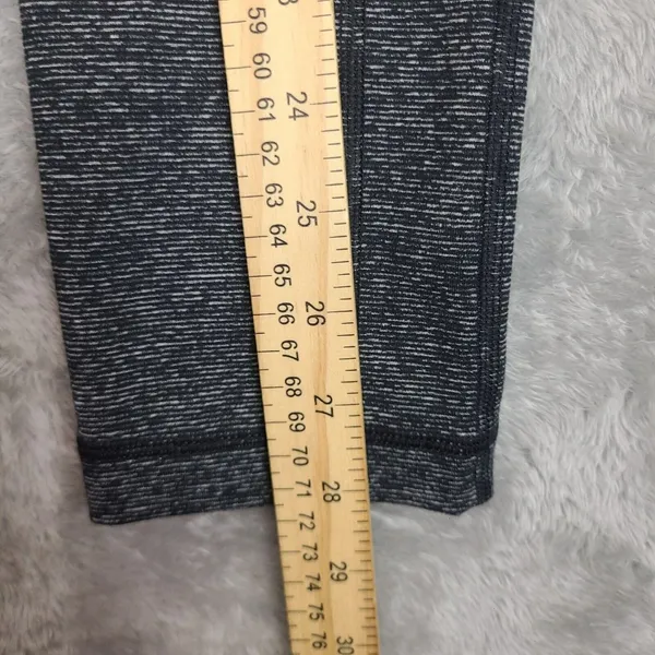 NWT‎ Under Armour Womens HeatGear Compression Capri Leggings Gray XSmall 1309652 - Image 5