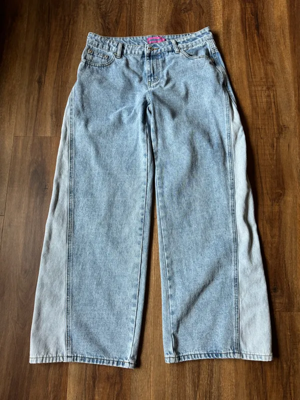 EDIKTED Genna Contrast Panel Low Rise Jeans - Image 2
