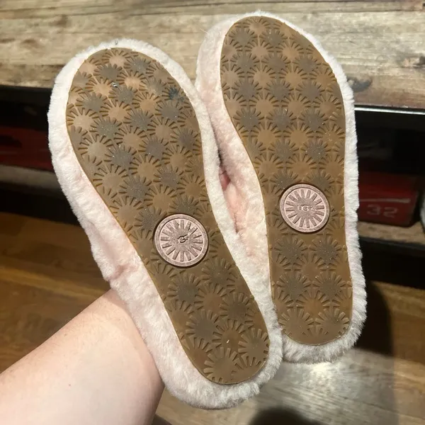 Ugg pink women’s slippers‎ size 9 - Image 3