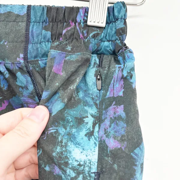 Lululemon Womens Floral Shift Blue Multi‎ Black Hotty Hot Running Shorts Size 6 - Image 3