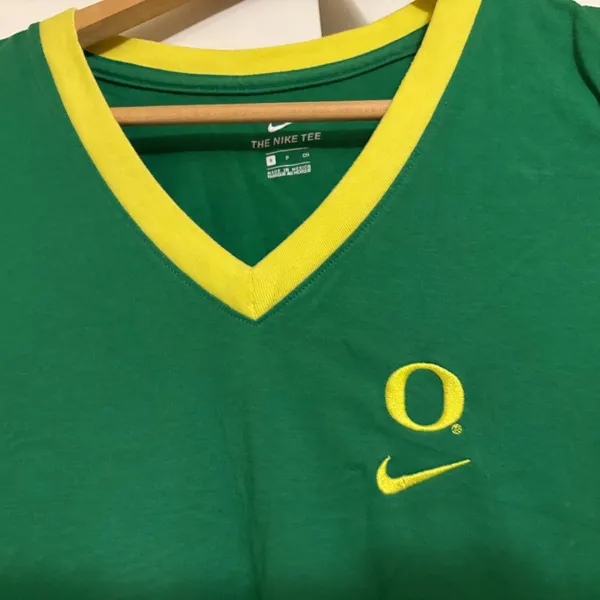 Oregon Ducks T Shirt Women's Small Nike V Neck Green Yellow Short Sleeve - Image 2