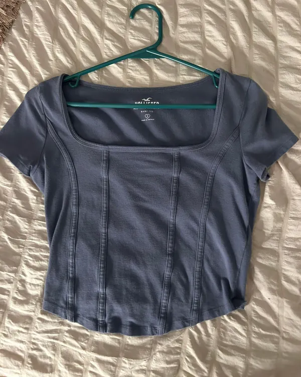 Hollister Baby Tee - Image 2