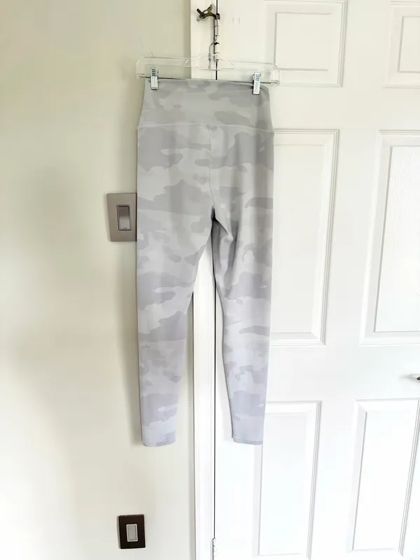 Alo Yoga High Waist Vapor Legging White Grey Camouflage Camo M Workout Yoga - Image 9