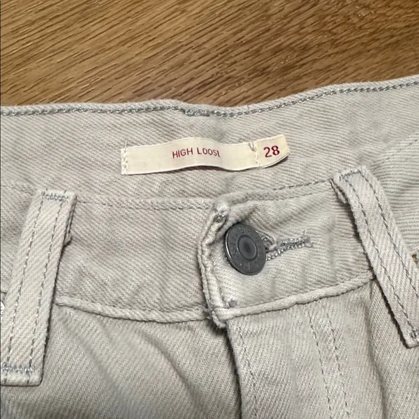 Levi's Women's High Loose Jeans in Mushrooms Grey‎ Size 28 - Image 2