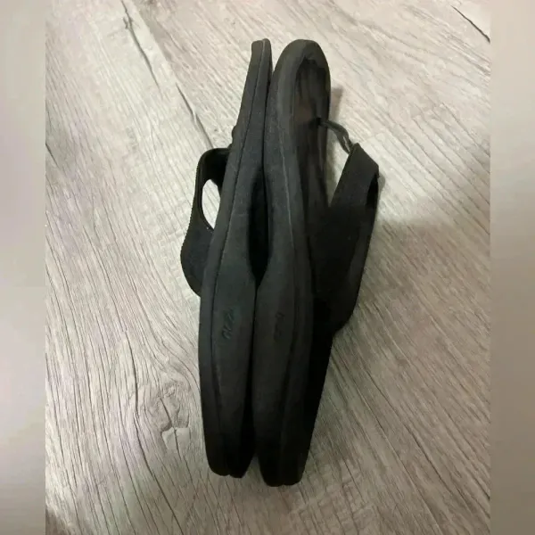 Olukai Flip Flops Sandals Slippers Black Size‎ 40 $90 Size 10 - Image 3