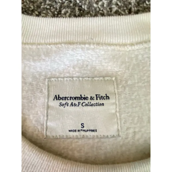 Abercrombie & Fitch Embroidered Logo Cream Cropped Sweatshirt - Small - Image 3