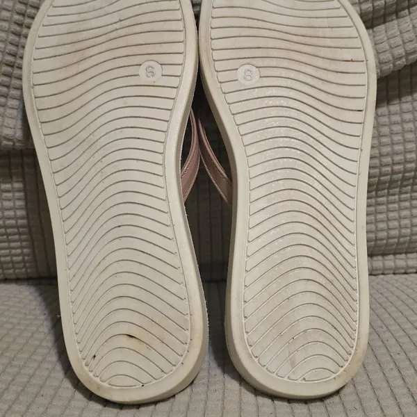Steve Madden‎ Tan and Pink Flip Flops - Image 4