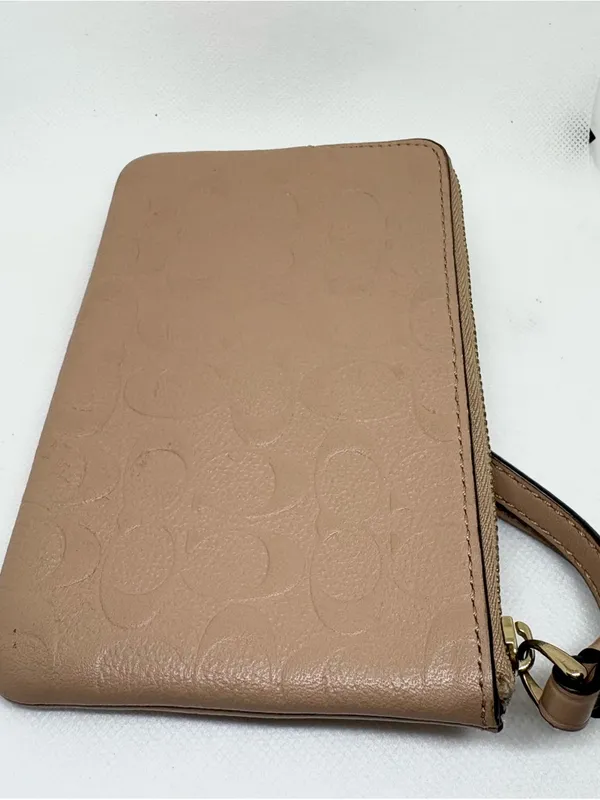 Coach Cream Wallet Wristlet With Horse And Carriage Logo In Gold Color - Image 3