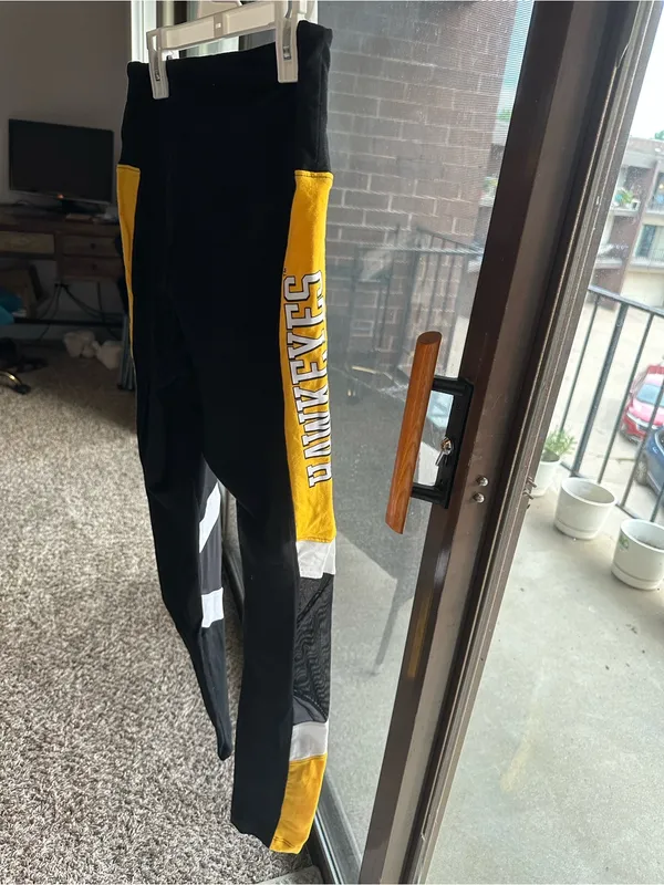 Iowa Hawkeyes Black & Gold Athletic Leggings - Image 2