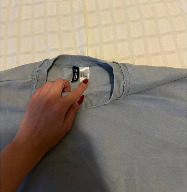 H&M Light Blue Oversized Sweatshirt - Image 3