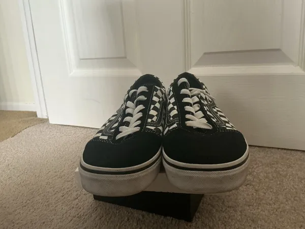 Vans Old Skool Checkerboard Sneaker- Youth Size 6/ Womens 7.5 - Image 3