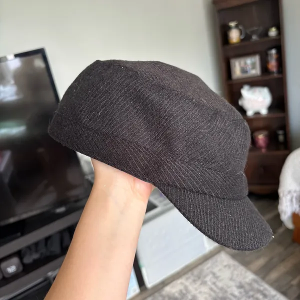 Y2K vintage newsboy black cap with button details women’s - Image 2