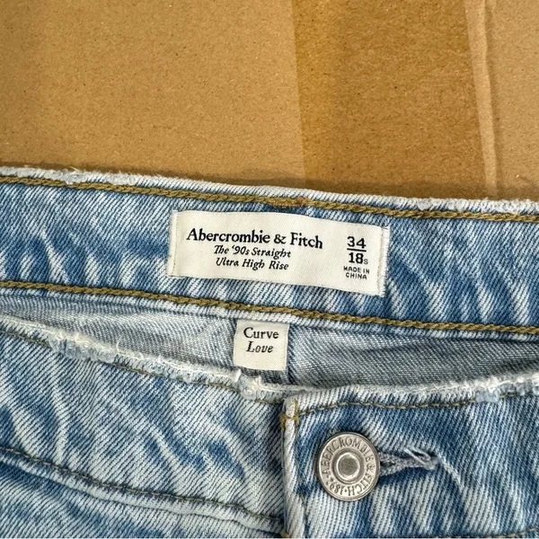 Abercrombie & Fitch Short Ultra High Rise 90s Straight‎ Jean Light Wash Curve - Image 10