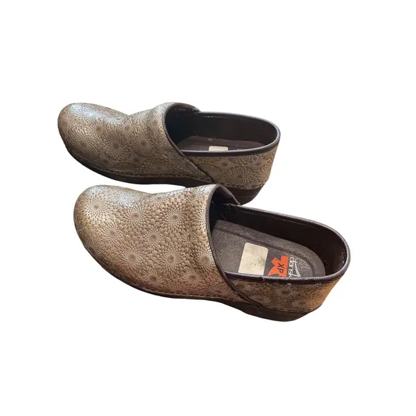 Dansko XP wms tan leather geometric nursing clogs shoes sz 41/10.5-11 SKU 9964 - Image 4