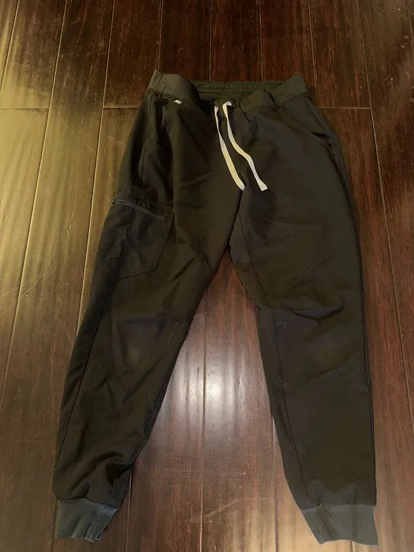 FIGS Set Scrubs Joggers Zamora Catarina Top - Image 3