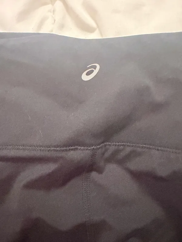 ASICS leggings in a large  - Image 2