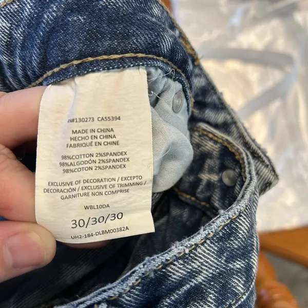 Wrangler Distressed Acid Wash Raw Hem Blue Jeans Pants Women's 30 Cotton Blend‎ - Image 9