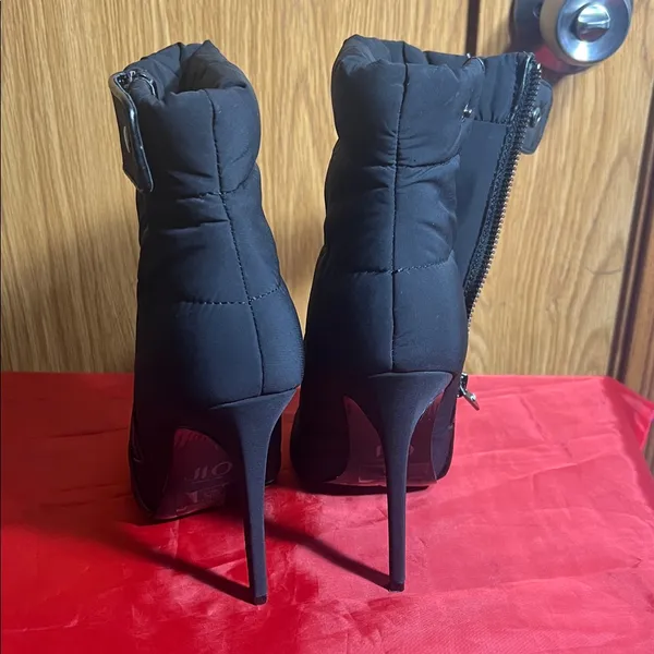 Jennifer Lopez Black Quilted Heeled Boots - Image 2