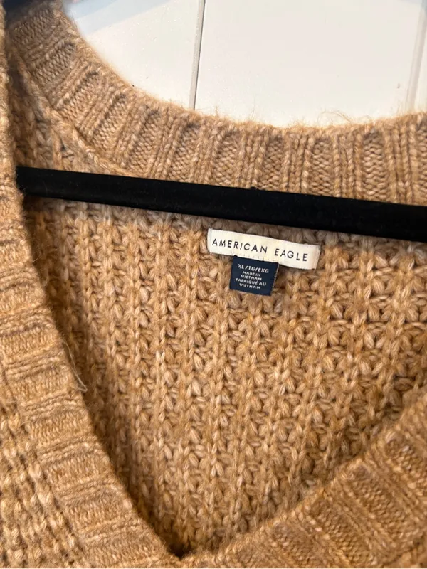 American Eagle tan oversized v neck sweater size XL - Image 5