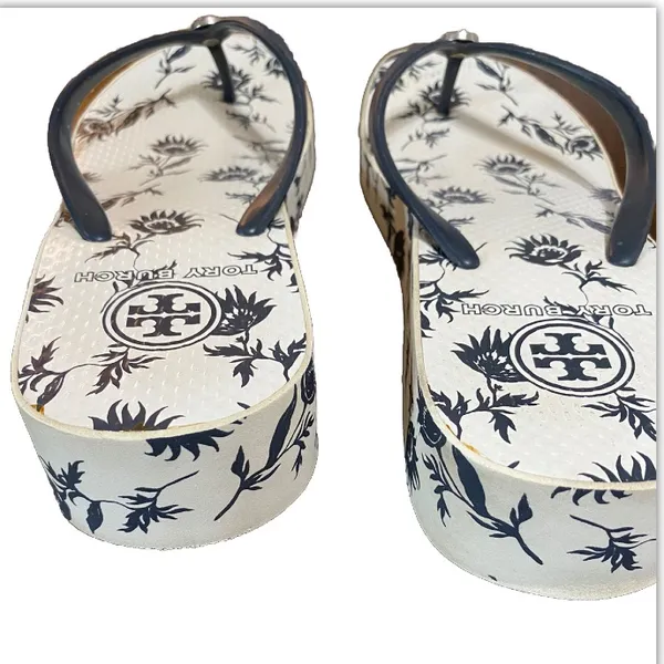 Tory Burch white & navy Floral Wedge Flip Flops size 7.5 - Image 2