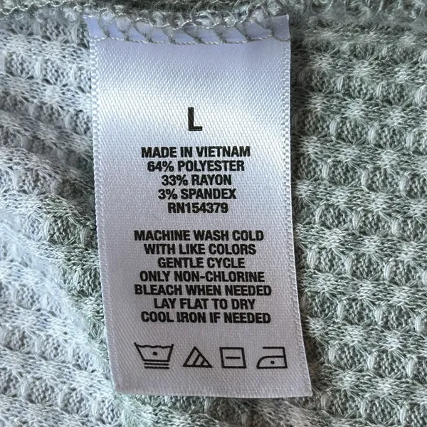 AERO Seriously Soft Perfect V Long Sleeve Green Camo Waffle Top size L - Image 9