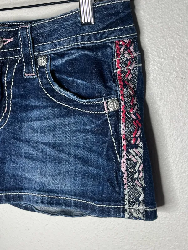 Miss Me Pink Embroidered Denim Low Rise Mini Shorts Size 27 Y2K - Image 3