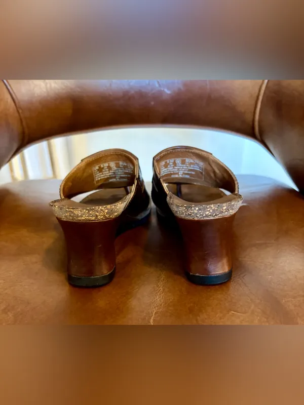 Ariat Flare T-Strap Wedge Leather Sandals Brown Womens size 6.5 Suede Footbeds - Image 3