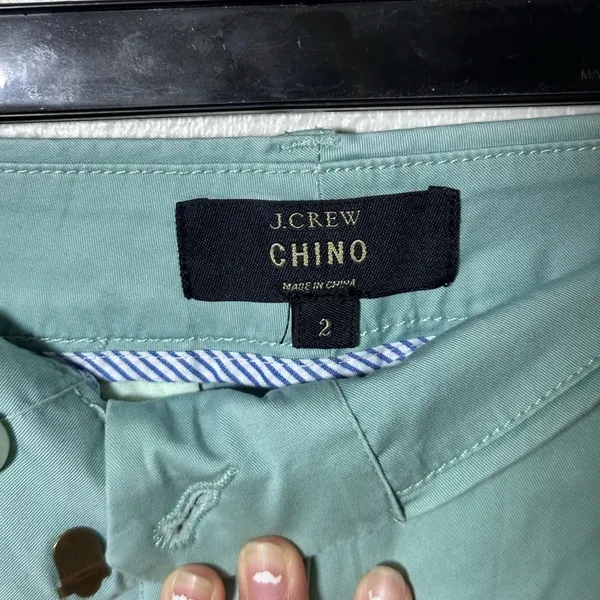 J.Crew Women Green Casual‎ Chino Shorts size 2. - Image 3