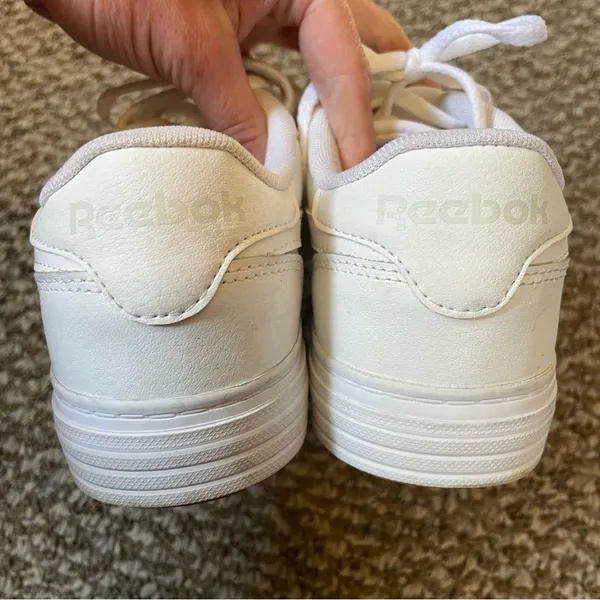 Reebok Classic Club Memt Bold Womens Sneakers - Image 9