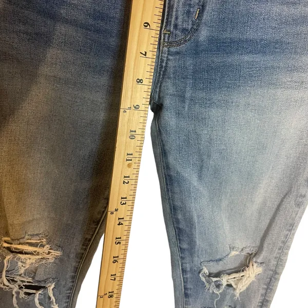 American Eagle Women's Size 6 Light Wash‎ Distressed Skinny Jeans - Image 10