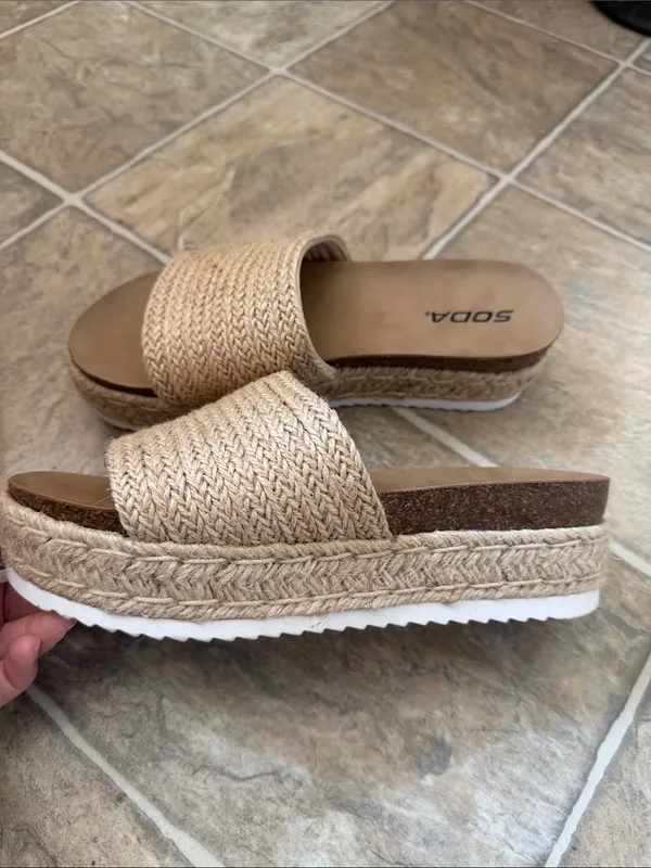 Women’s Size 8 Soda Sandals - Image 3