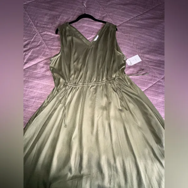 Time and Tru Forest Green Apparel - Image 9