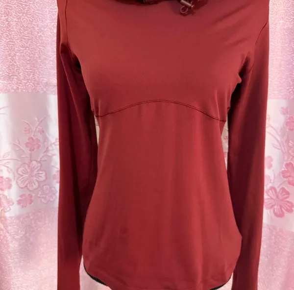 Alo Yoga Sweater - Image 2