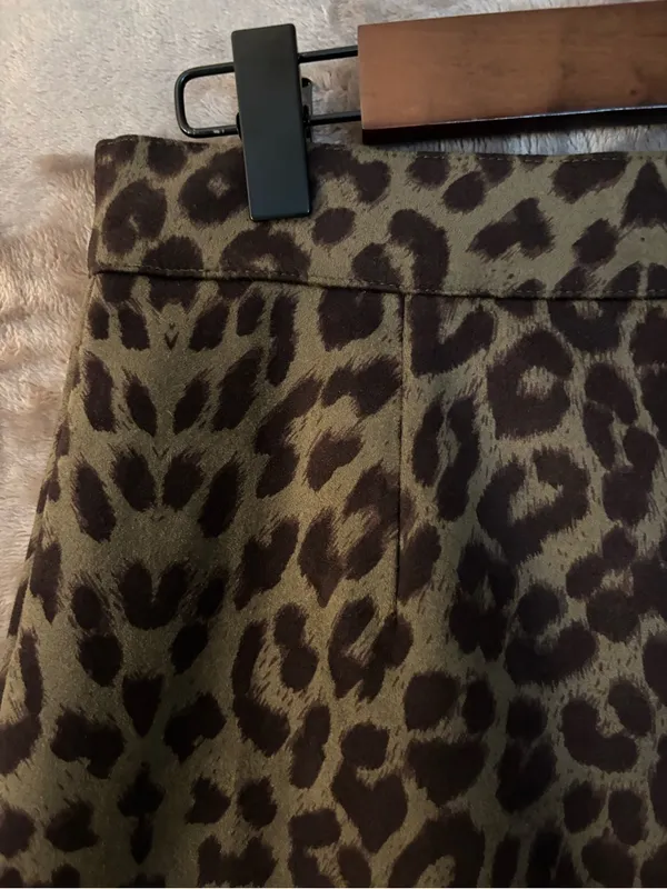 Leopard Print Faux Suede A-Line Mini Skirt Women’s Size M Black/Olive - Image 7