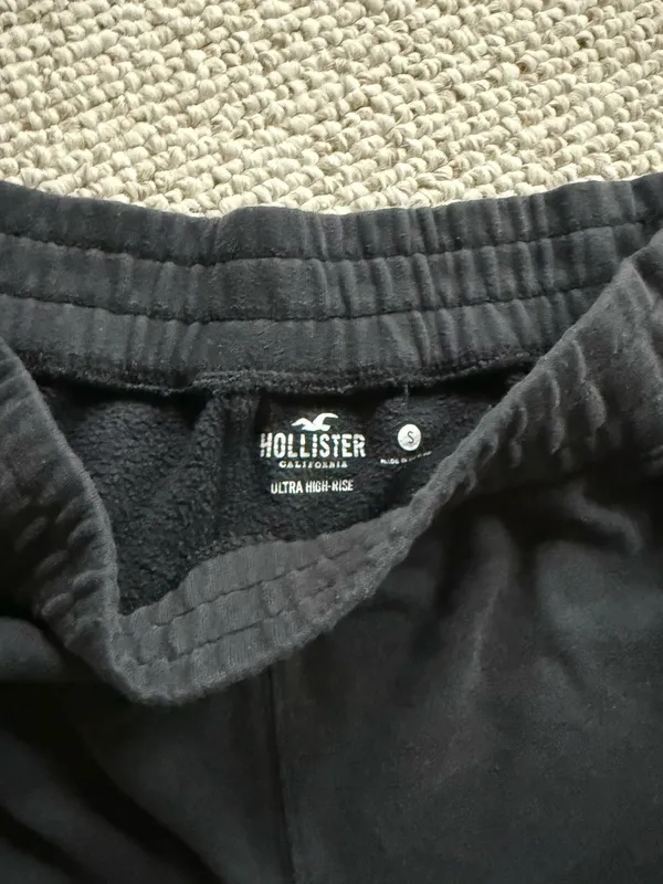 Hollister Ultra High-Rise Shorts Black Cargo Lounge - Image 3
