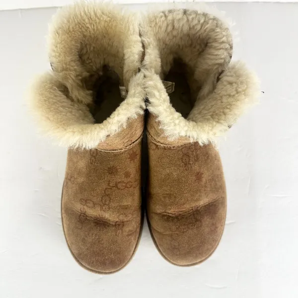Ugg Mini Bailey Button Boot Womens Size 8 Logo Spellout Brown Monogram - Image 4