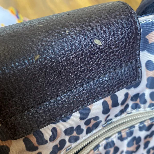 Used Tommy Hilfiger purse - Image 8