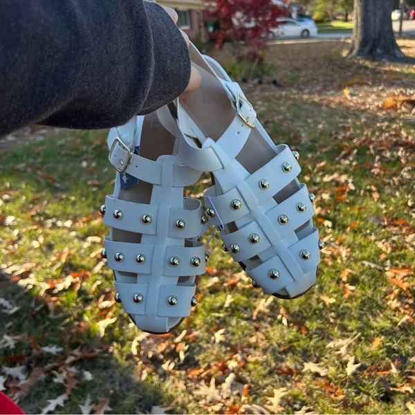 Universal Threads Women's Winnie Studded Fisherman Sandals - Off-White size 8.5 - Image 8
